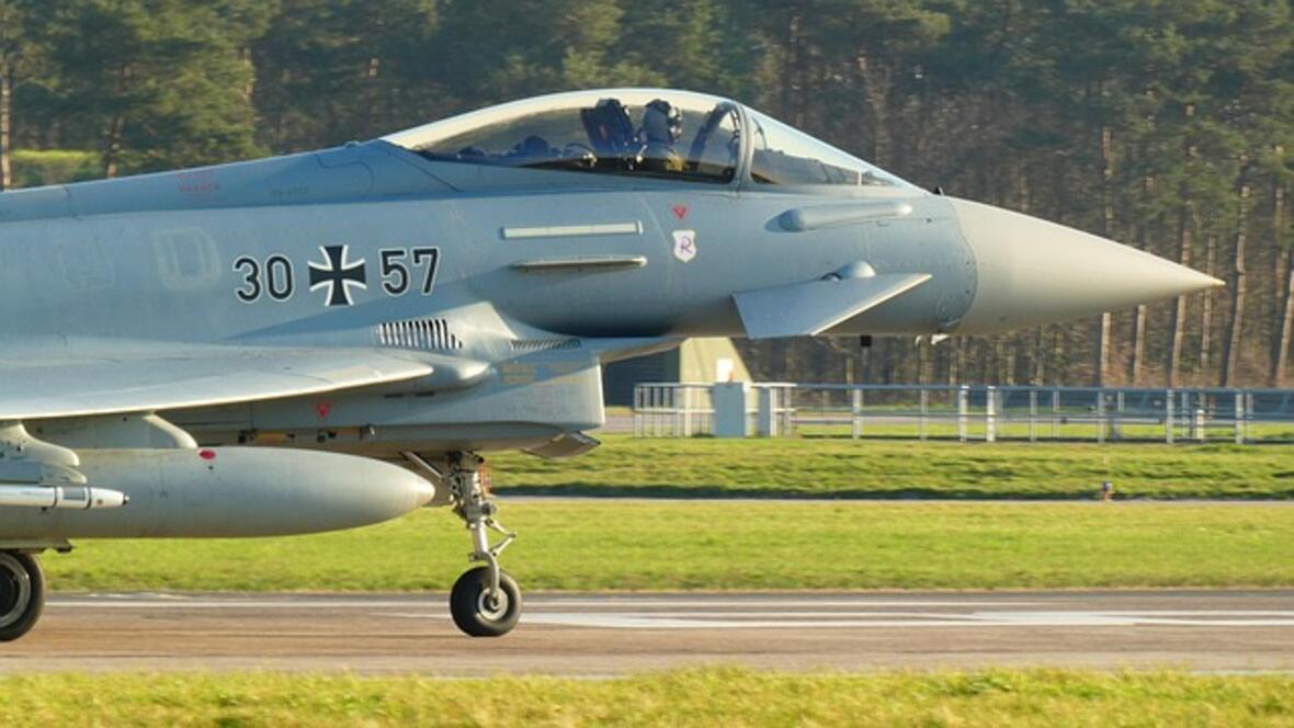 typhoon-4123911_640