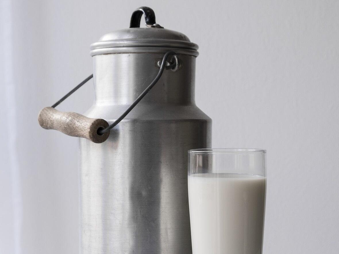 milchkanne-und-glas