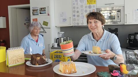 rep-cafe-mit-kuchen