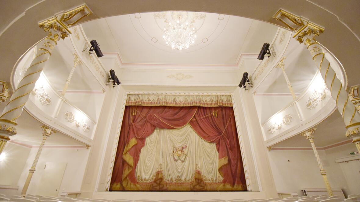 stadttheater-innenraum-vorhang_dsc8036