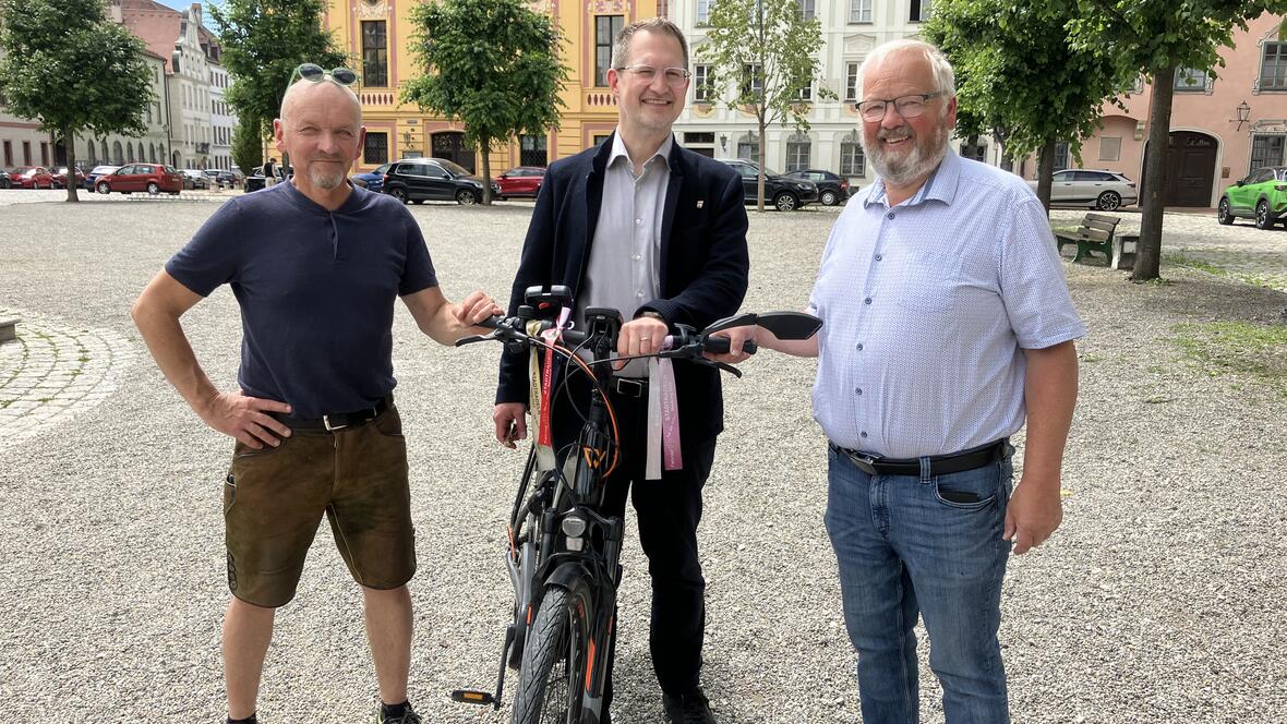 staffeluebergabe-fahrrad