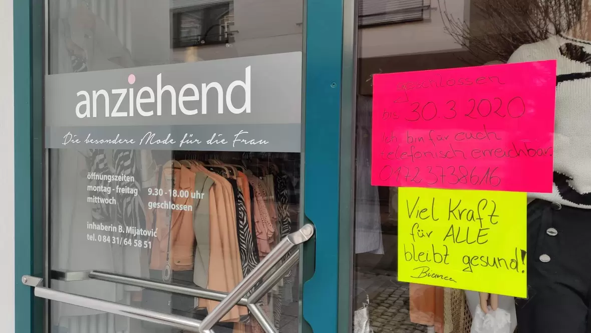 plakate-bei-anziehend-neuburg-lockdown