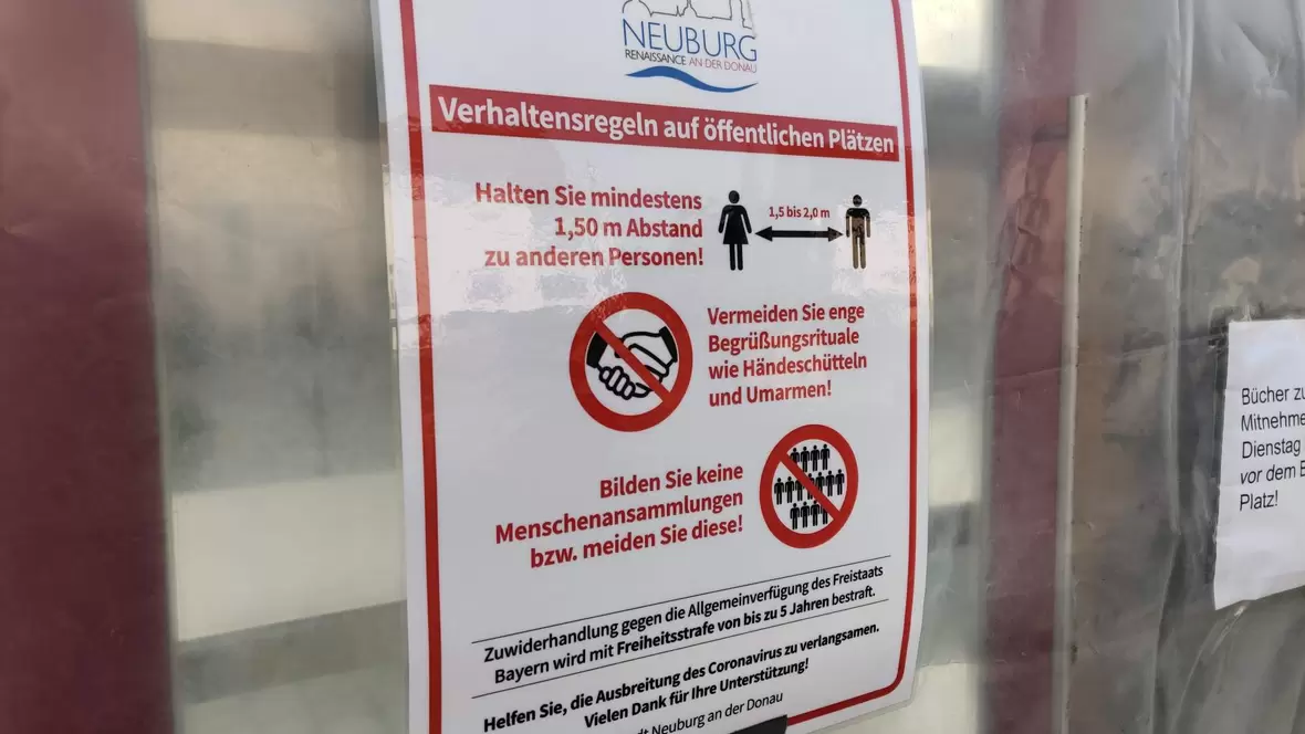 buecherschrank-neuburg-abstandsregelung-plakat
