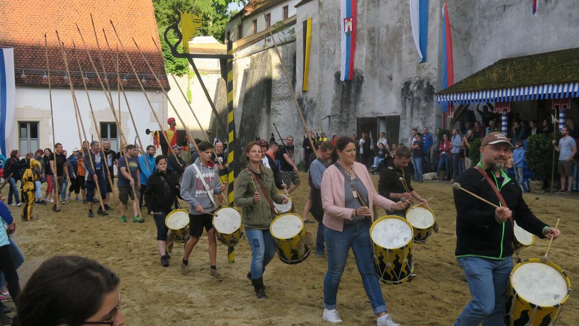 landsknechte-marschieren-ein