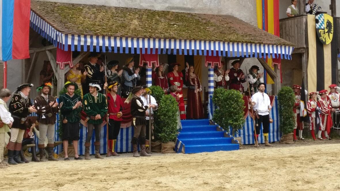 20170701-150911-das-schiedsgericht-applaudiert-den-reitern