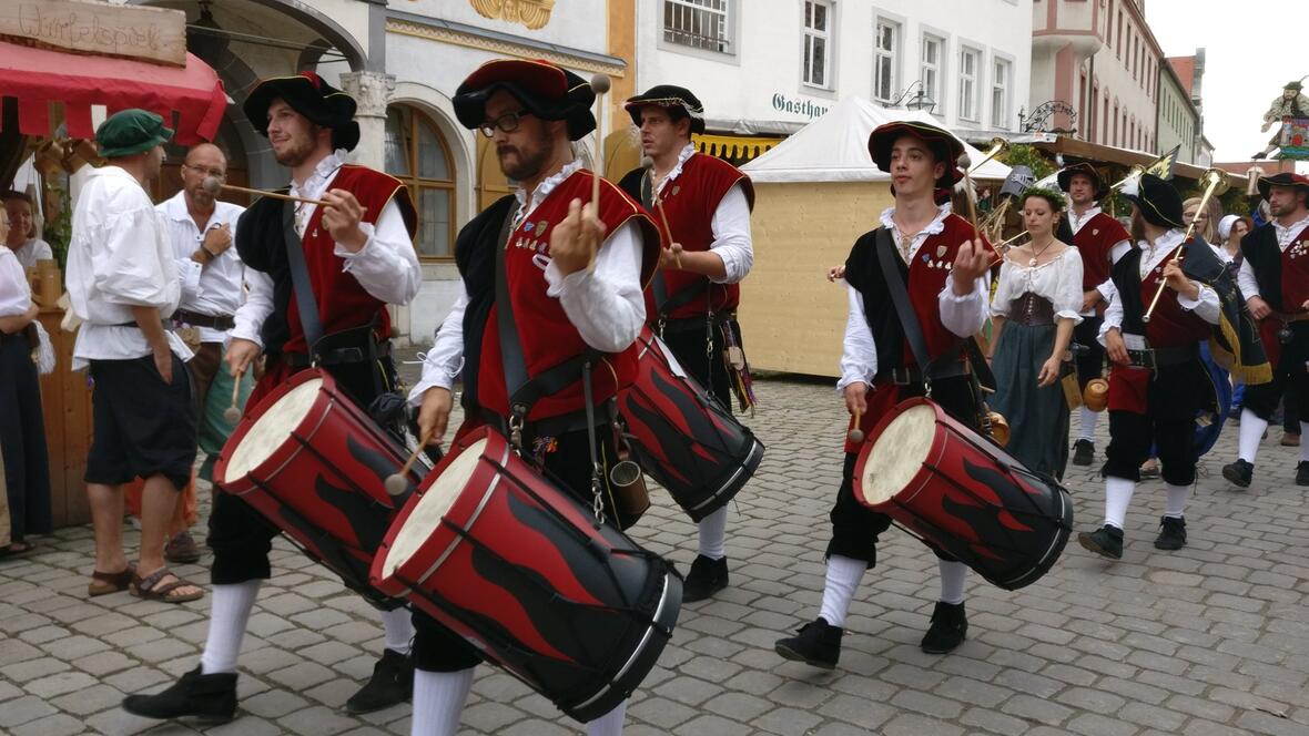 2017-07-02-174426-trommler-am-gasthof-blaue-traube