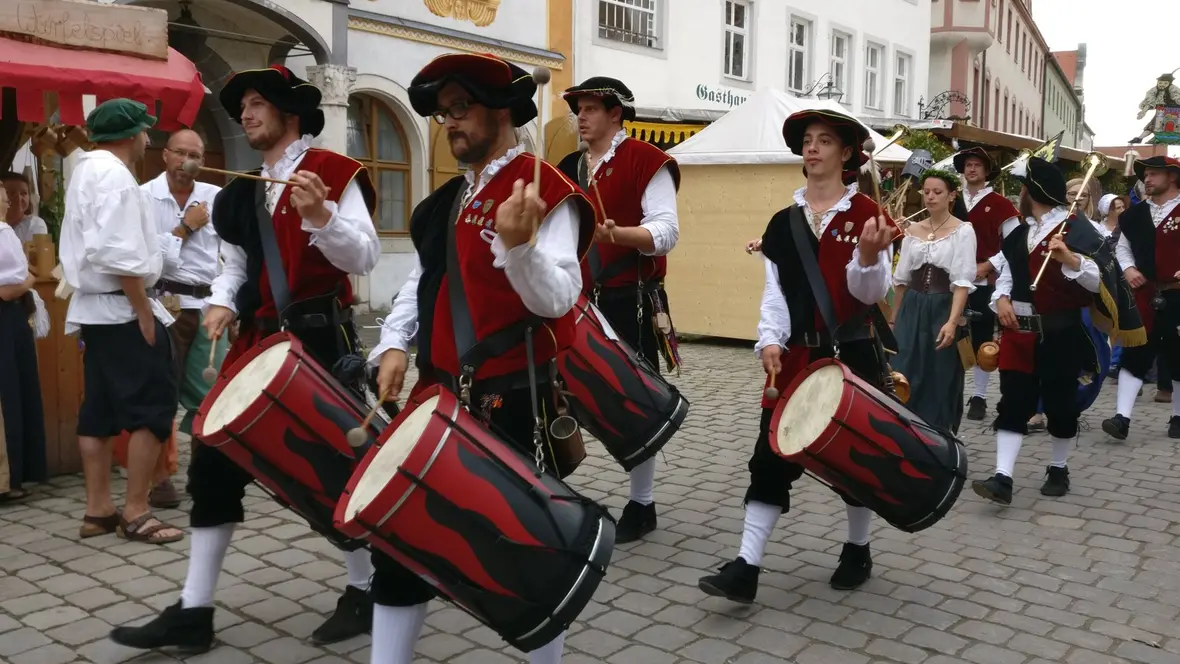 2017-07-02-174426-trommler-am-gasthof-blaue-traube