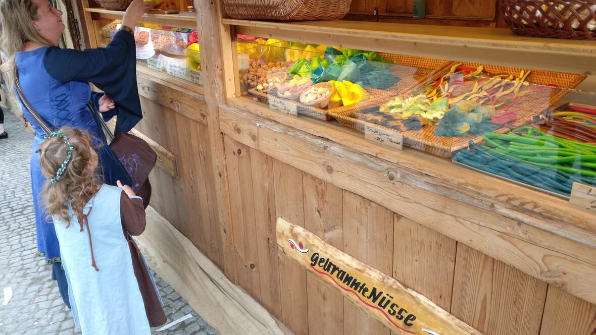 2017-07-02-174955-einkaufen-von-suessigkeiten-lecker