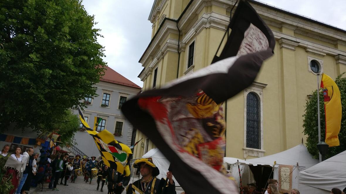 2017-07-02-195457-fanfarenzug-am-rathaus