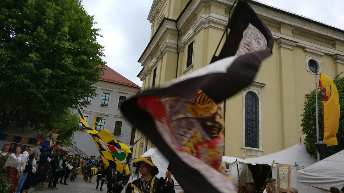2017-07-02-195457-fanfarenzug-am-rathaus