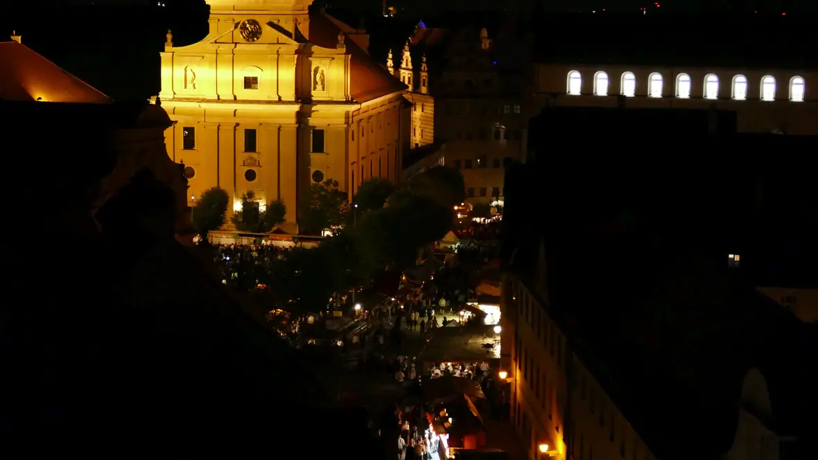2017-07-11-1010035-die-neuburger-hofkirche-bei-nacht