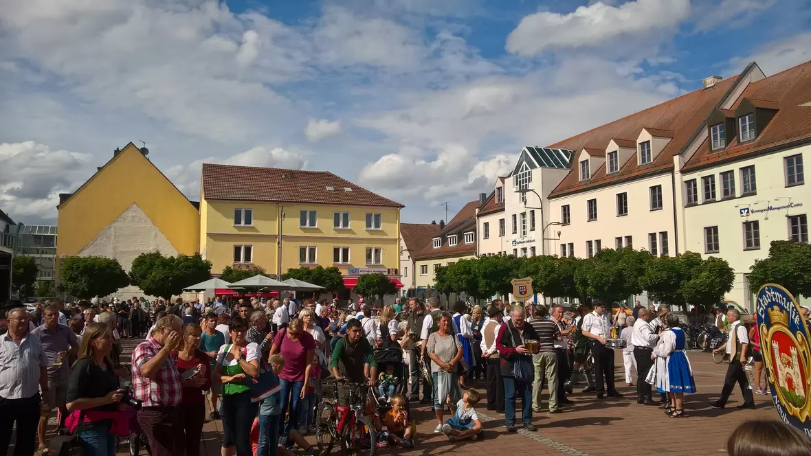 2017-07-28-164246-sommer-sonne-und-freibier-auf-dem-schrannenplatz