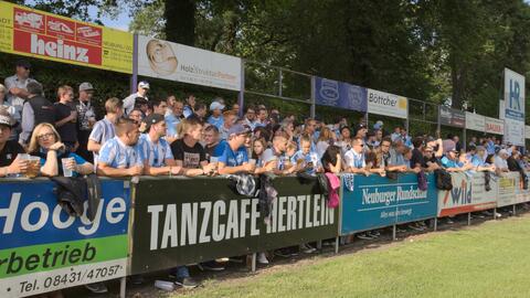 2017-08-10-7662-gut-gefuellte-tribuenen-in-der-sparkassen-arena