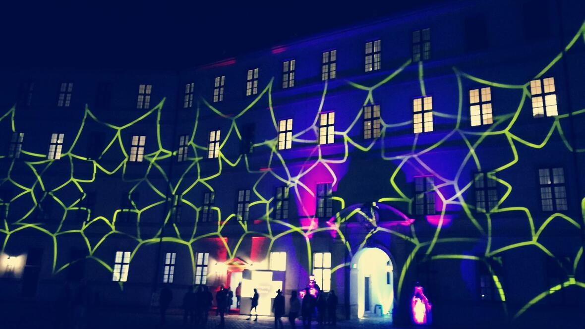 2017-10-14-202137-lichtspiele-auf-dem-neuburger-schloss