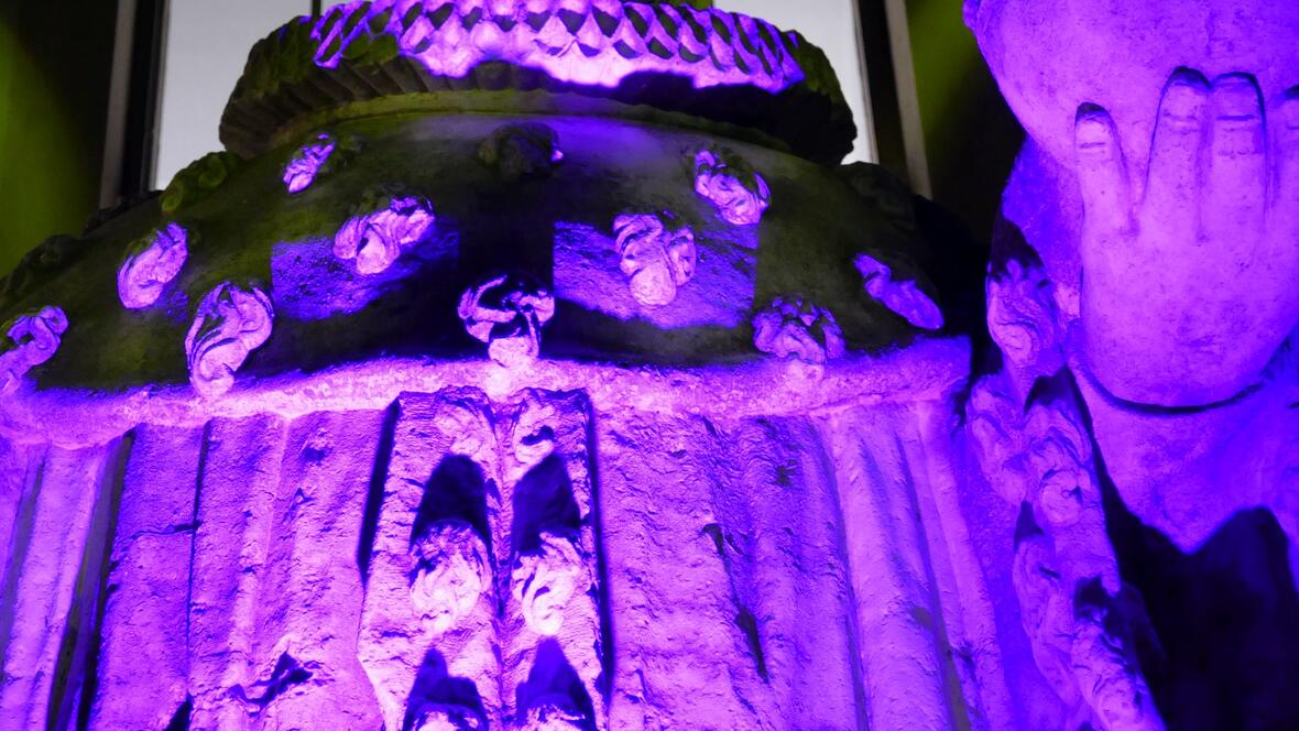 2017-10-14-1020034-steinstatue-im-neuburger-schloss