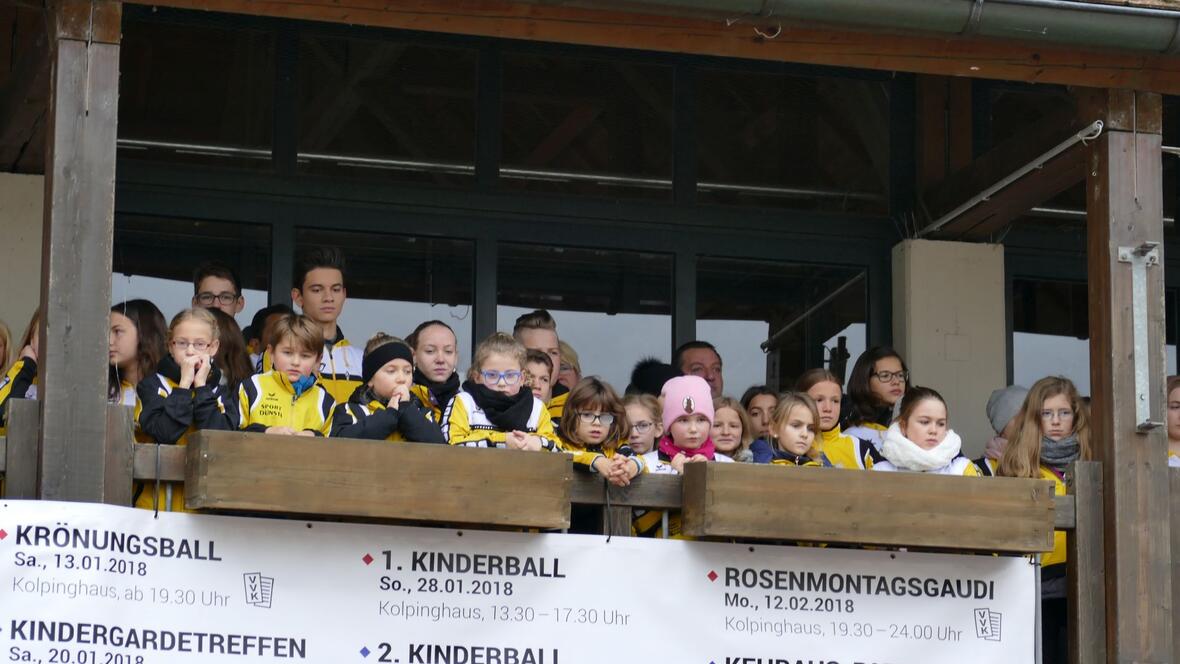 2017-11-11-1020719-der-47-kleine-hofstaat-der-burgfunken-neuburg