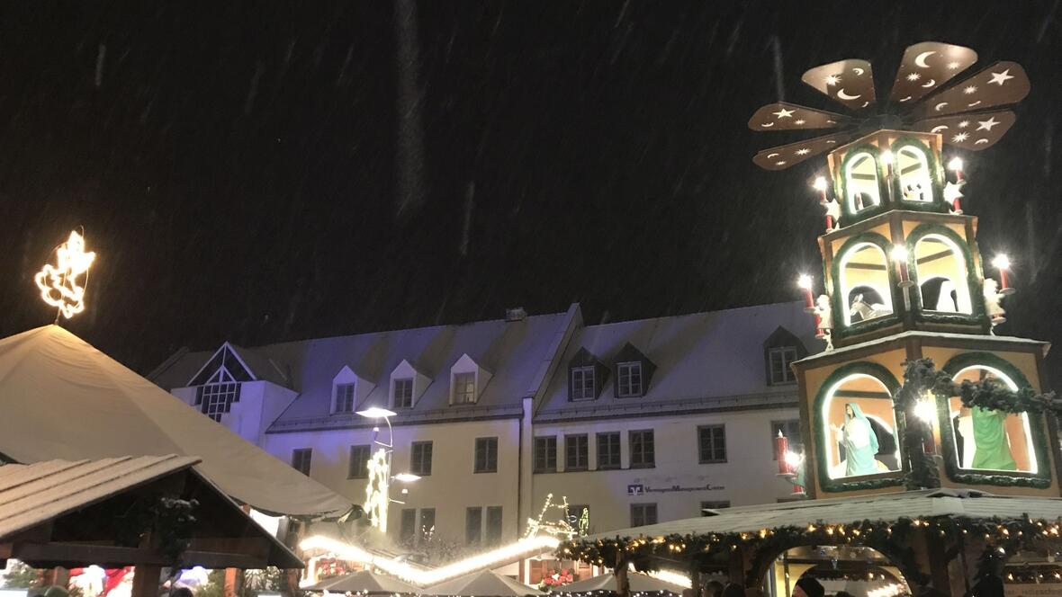 2017-11-30-4662-der-weinachtsmarkt-am-schrannenplatz-ist-gut-besucht