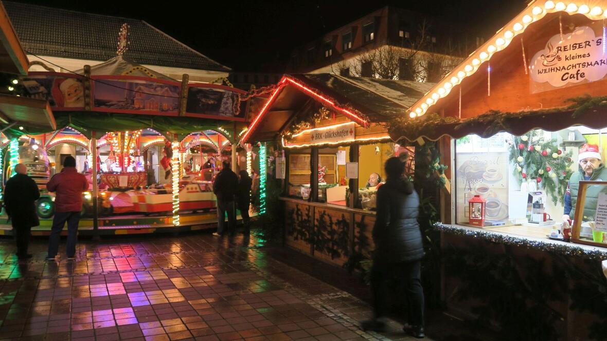 2017-11-30-4838-die-ruhe-vor-dem-sturm-noch-ist-auf-dem-weihnachtsmarkt-nur-wenig-los