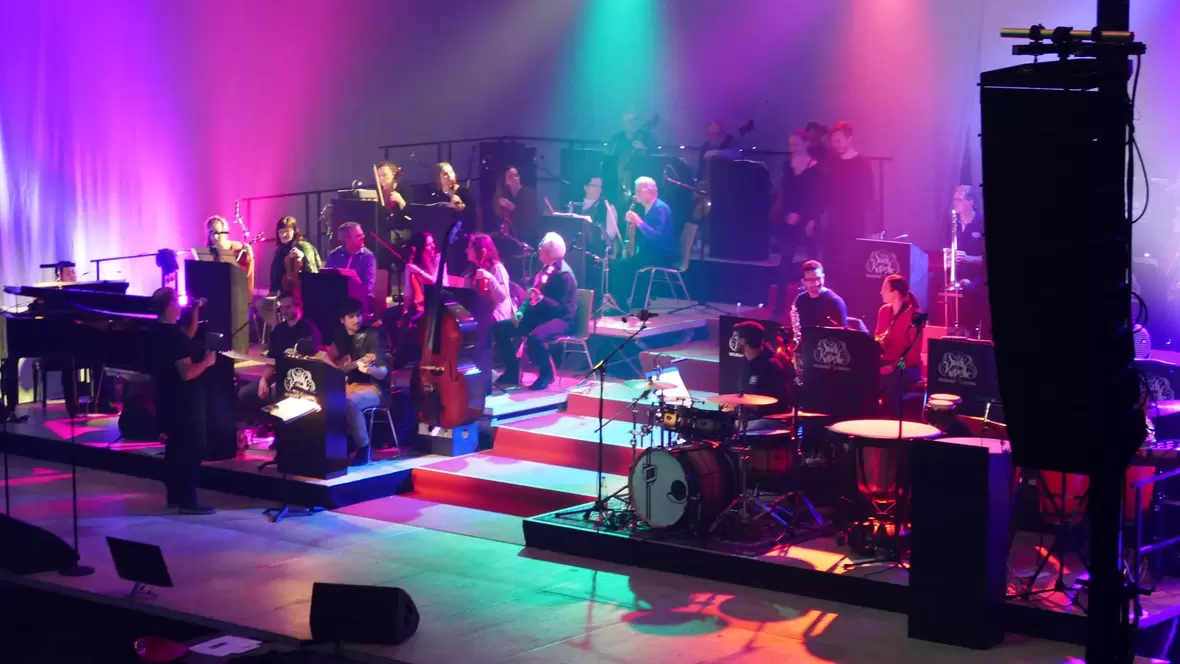 2018-01-13-1030902-das-farbige-licht-sorgt-auch-bei-den-musikern-fuer-bewunderung