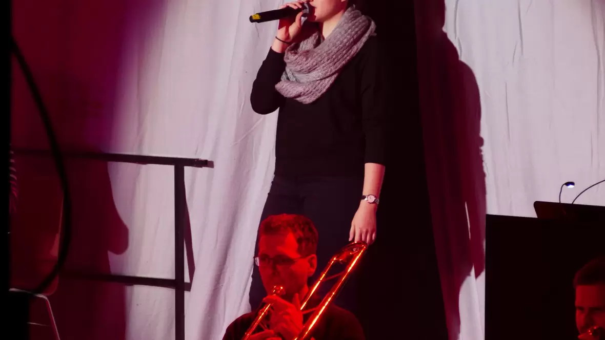 2018-01-13-1030847-vorhang-auf-fuer-angelina-siegert