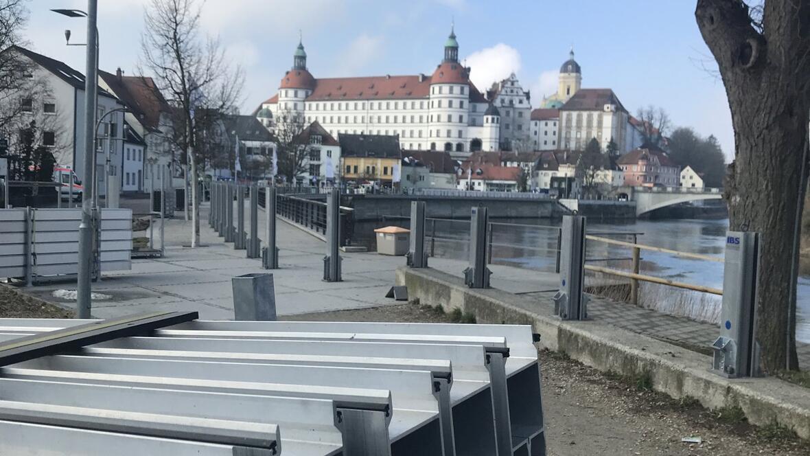 2018-04-12-6182-blauer-himmel-ueber-dem-neuburger-schloss