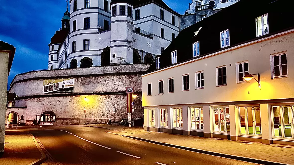 230703-leserfoto-aktion-neuburg-com-schloss-bei-nacht