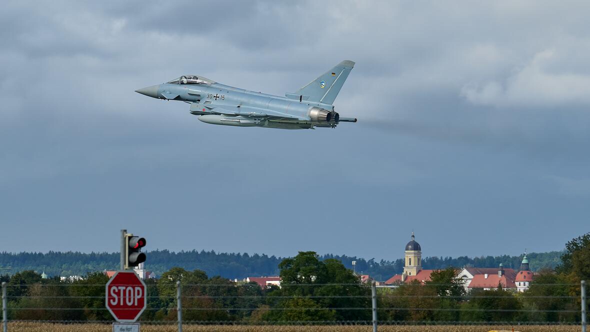 Eurofighter des TaktLwG 74 vor heimischer Kulisse