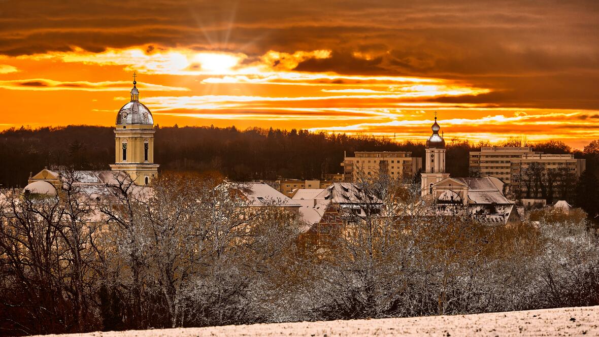 Mal eine andere Perspektive Richtung Hofkirche und Pfarrkirche St. Peter (Standort Neuburg-Ried).
