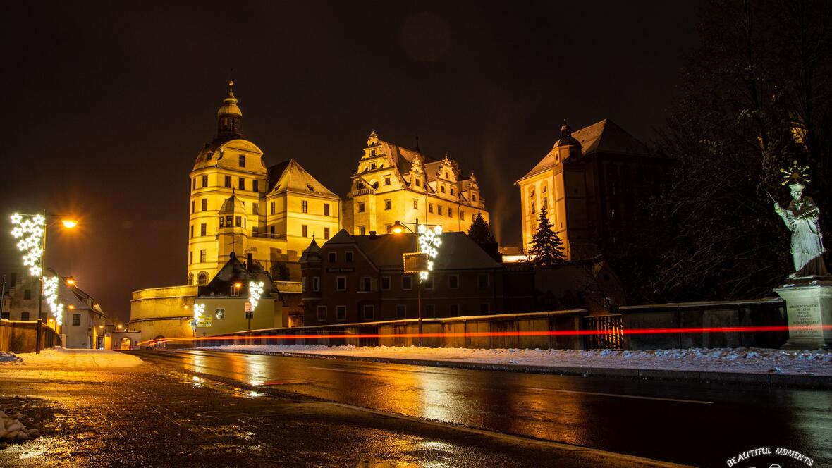 Weihnachtszeit auf der Donaubrücke