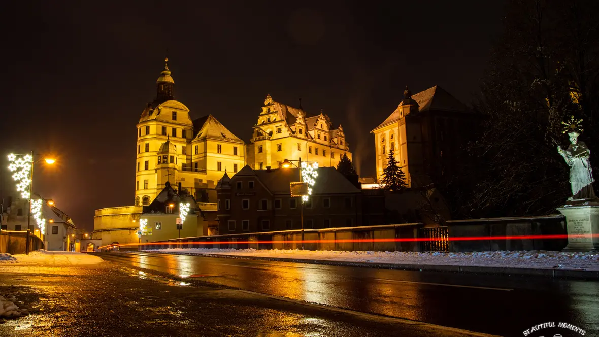Weihnachtszeit auf der Donaubrücke