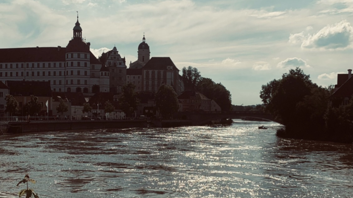 210713-leserfoto-aktion-neuburg-com-donau-mit-dem-neuburger-schloss