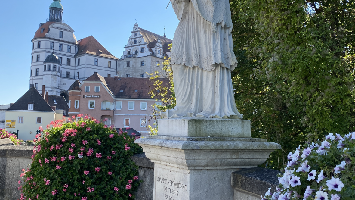 211114-leserfoto-akiton-neuburg-com-statue-des-heiligen-johannes-nepomuk