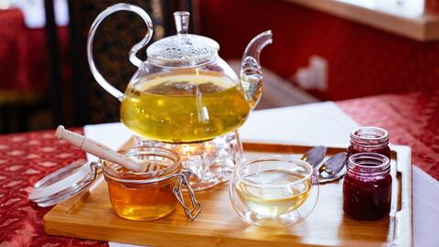 canva-clear-glass-tea-set