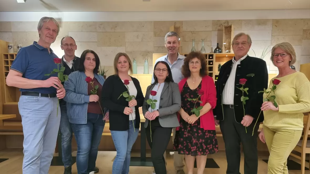 Personen von links nach rechts: Reinhard Lecheler (Präsident Rotary), Prof. Dr. Holger Günzel (Rotary),  Yvonne Winter (GgsM), Martina Rieblinger (GgsM), Karin Steinherr (GgsM),  Frank Thonig (Rotary), Renate und Peter Wiedemann sowie Gerti Lecheler (Rotary)