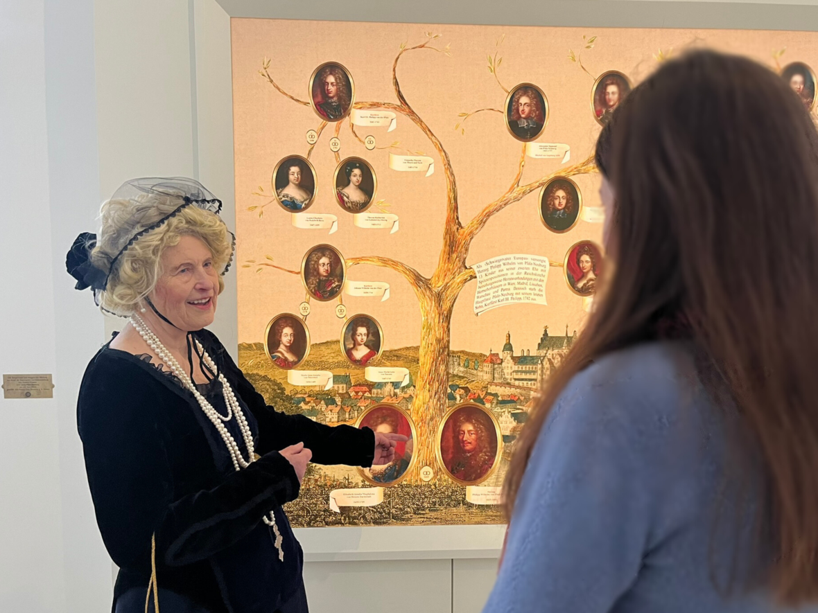kostuemfuehrung_helga_herzogin_elisabeth_stammbaum-3