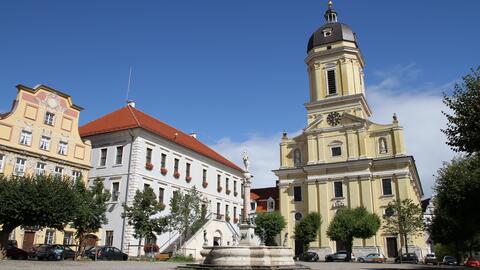 hofkirche_brunnen-karlsplatz