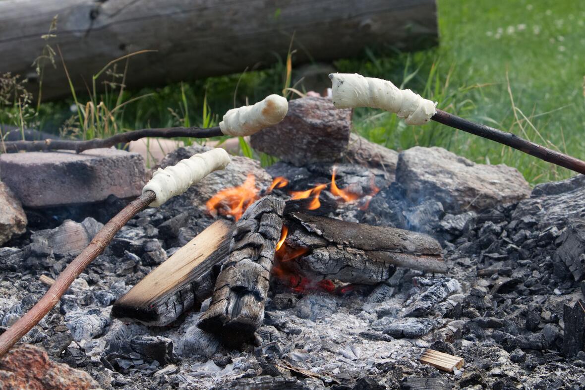 lagerfeuer-und-stockbrot