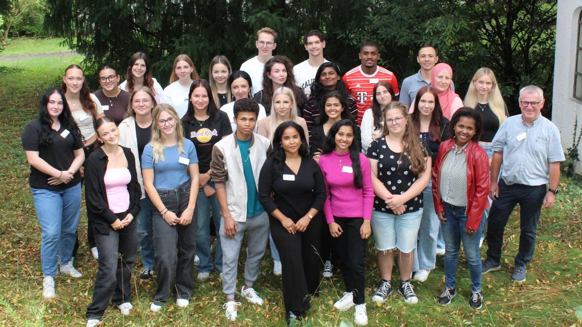 2024_09_06_ausbildungsstart-ameos-institut-sued-neuburg