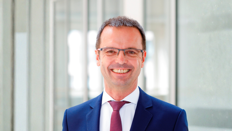  Dr. Markus Ring, Chefarzt der Orthopädie und Unfallchirurgie sowie Leiter des   
Endoprothetikzentrums  