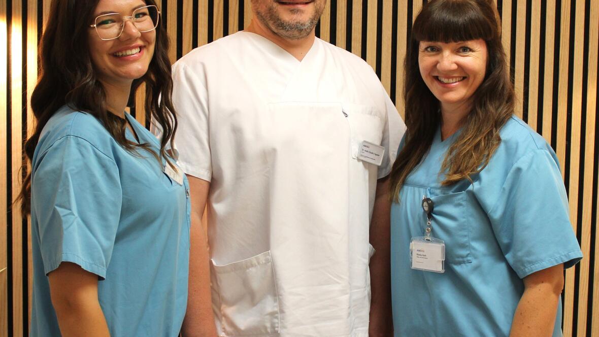 v.l. Katharina Spanner, Stillberaterin, Dr. medic Claudiu Fagadar, Chefarzt der Klinik für Frauenheilkunde und Geburtshilfe und Blanka Roth, Stillberaterin