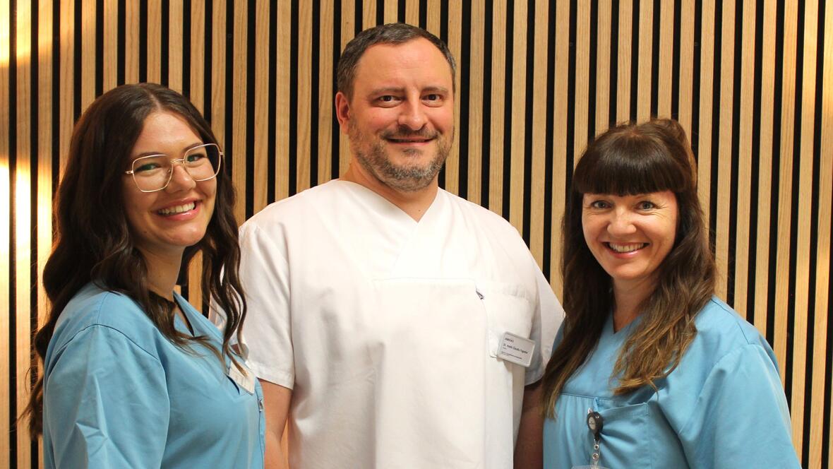 v.l. Katharina Spanner, Stillberaterin, Dr. medic Claudiu Fagadar, Chefarzt der Klinik für Frauenheilkunde und Geburtshilfe und Blanka Roth, Stillberaterin