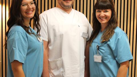 v.l. Katharina Spanner, Stillberaterin, Dr. medic Claudiu Fagadar, Chefarzt der Klinik für Frauenheilkunde und Geburtshilfe und Blanka Roth, Stillberaterin