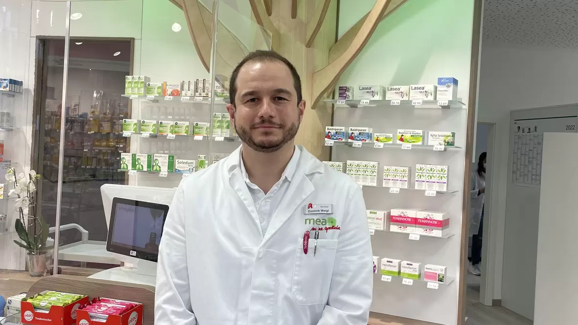 dominik-weigl-in-der-apotheke-am-schrannenplatz