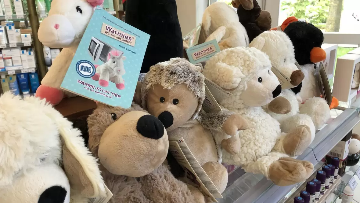 waerme-stofftiere-in-verschiedenen-farben-apotheke-der-barmherzigen-brueder