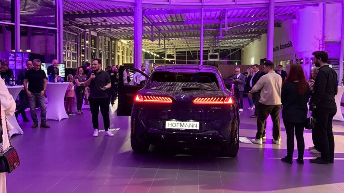 Vorpremiere des neuen BMW iX3 bei Hofmann Automobile in Pfaffenhofen.  