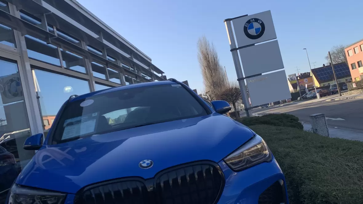 autohaus-hofmann-gmbh-blauer-bmw-aussen