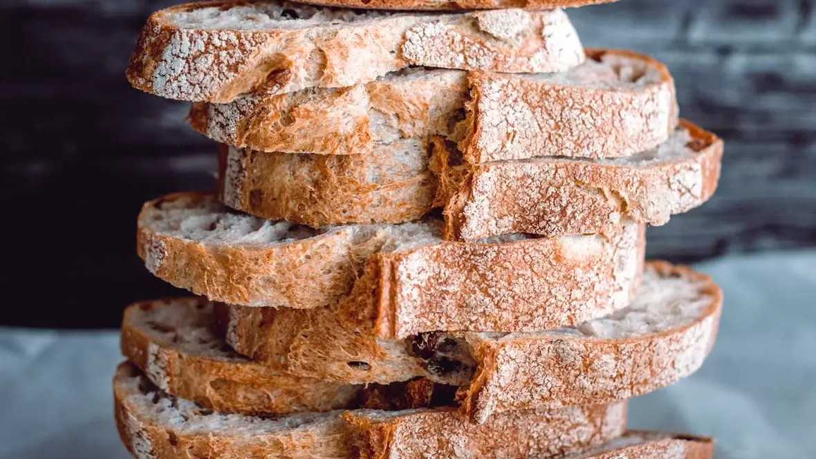 geschnittenes-brot-von-der-baeckerei-schlegl