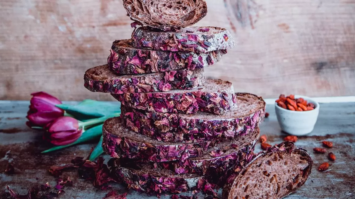 og-brot-mit-blueten-von-der-baeckerei-schlegl-neuburg