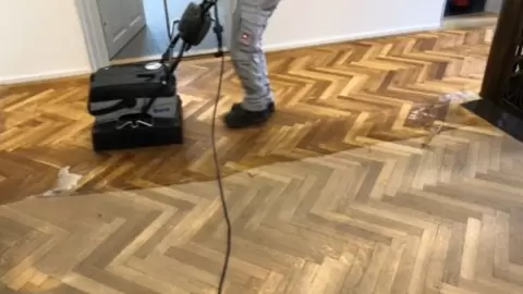 holzbodenreinigung-bayko-gebaeudereinigung