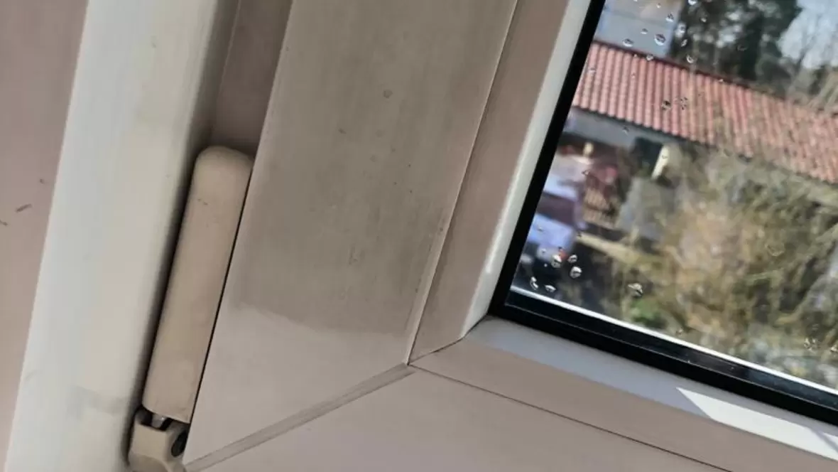 weisses-fenster-reinigen-bayko-gebaeudereinigung